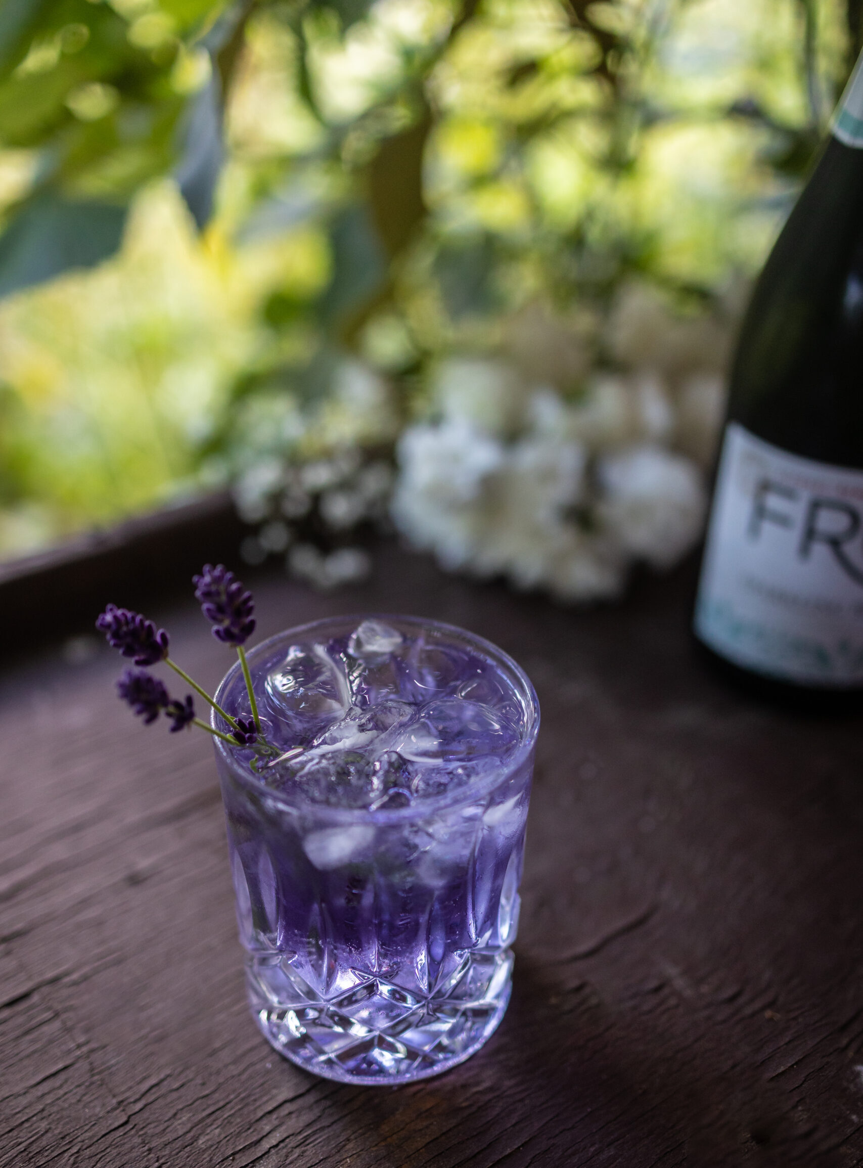 FRE Lavender & Butterfly Pea Flower Spritz, fre wines, fre, free, alcohol removed, alcohol removed white wine, alcohol free white wine, mocktails, wine cocktails, spritz, alcohol free drink